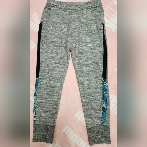 #264 VS Pink 7 PIECE Floral Set 💙🌿💚 - Picture 14 of 15